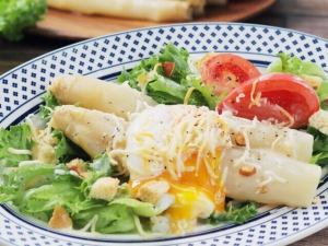 White asparagus Caesar salad