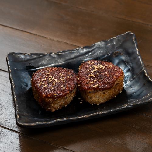 Grilled rice balls (spicy miso)