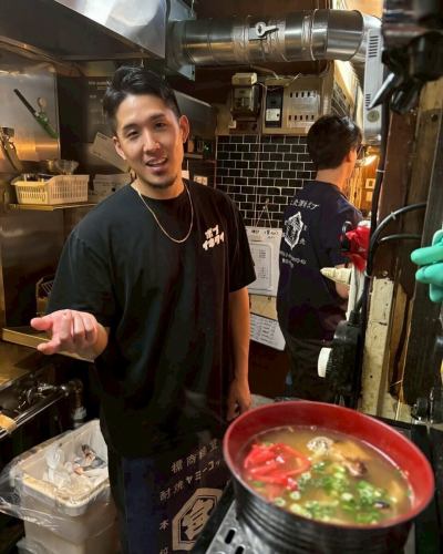 【正社員募集】

＼飲食経験不問！人柄重視！／ 
地元の常連さんに愛されるアットホームな居酒屋です♪

【仕事内容】店舗運営（接客・調理・スタッフ管理） 
【月給】260,000円〜450,000円（経験・能力による） 
【1〜3ヶ月間、研修期間あり】
【時間】16:00〜25:00（実働8時間） 
【休日】木曜定休・計月8日休み（シフト制）
夏季・冬季休暇あり

【勤務地】東京都文京区千駄木2-43-4 
外波ビル102（千駄木駅 徒歩3分）

【待遇】 
・交通費支給(上限あり)／東京食品国民保険完備 
・インセンティブ制度あり
・独立支援あり／昇給制度あり 
・無料まかないあり（人気の煮込みやもつ焼きなど様々） 
・髪型・色自由／ピアスOK／
ネイルOK（清潔感があればOK）

📞 ご応募・ご質問：03-5834-8809（担当：山本） 
📩 LINEでも受付中 → ID：motsuyaki-bob

🌟「笑顔で接客したい」「飲食に興味ある」
「いつか自分の店を持ちたい」そんな方、大歓迎！

【アルバイトも同時募集！！】

【時給】1200円〜

週2日〜OK🙆‍♂️
週末入れる方を主に募集しております！！
絶品賄い付き🍚
髪型・髪色・ピアス自由！
仲良く元気に働ける人お待ちしてます😊
社員登用制度あり(半年後以降に転換制度)

まずはお気軽に電話・LINE・DMお待ちしております‼︎

もつ焼き・煮込み　ボブ🐷
