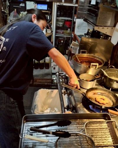 [Full-time employee recruitment]

\No experience in the food and beverage industry required! Personality is important!/
This is a homey izakaya that is loved by local regulars.

[Job description] Store operation (customer service, cooking, staff management)
[Monthly salary] 260,000 yen to 450,000 yen (depending on experience and ability)
[1-3 months training period]
[Time] 16:00-25:00 (8 hours of work)
[Holidays] Closed on Thursdays, 8 days off per month (shift system)
Summer and winter holidays available

[Work location] 2-43-4 Sendagi, Bunkyo-ku, Tokyo
Sotonami Building 102 (3 minutes walk from Sendagi Station)

【treatment】
・Transportation expenses provided (up to a certain limit)/Tokyo Food National Health Insurance provided
・Incentive system available
・Support for independence/salary increase system available
・Free meals available (popular stews, grilled offal, and more)
・Free hairstyle and color/Piercings OK/
Nails are OK (as long as they look clean)

📞 For applications and inquiries: 03-5834-8809 (Contact: Yamamoto)
📩 Now accepting orders via LINE → ID:motsuyaki-bob

🌟 "I want to serve customers with a smile" "I'm interested in the food and beverage industry"
If you'd like to have your own store someday, we welcome you!

[Part-time workers also available!!]

[Hourly wage] 1,200 yen and up

2 days a week ~ OK 🙆‍♂️
We are mainly looking for people who can work on weekends!!
Comes with delicious meal🍚
Free hairstyle, hair color, and piercings!
We are looking for people who can work together happily and energetically.
There is a system for promoting employees (conversion system after six months)

First of all, please feel free to call, LINE or DM us!

Grilled and stewed offal Bob🐷