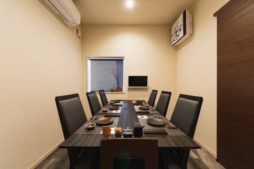 <p>There is also a private banquet room that can accommodate up to 6 people on the right side of the entrance! A safe banquet without worrying about the eyes ♪</p>