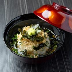 乾小沙丁魚和日本胡椒茶泡飯