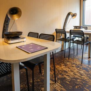 4名様用のテーブル席をご用意しております。