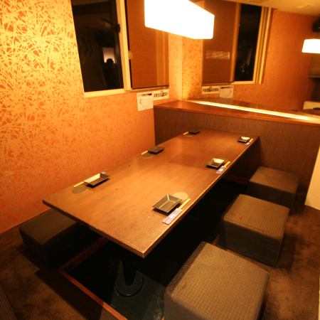 If you are looking for a private room izakaya at the Shinjuku east exit, "Rakuzo Shinjuku east exit store"! We have various types of private rooms for small to large groups.This seat can accommodate up to 6 people.We offer a banquet course with all-you-can-drink at a great deal by using coupons.