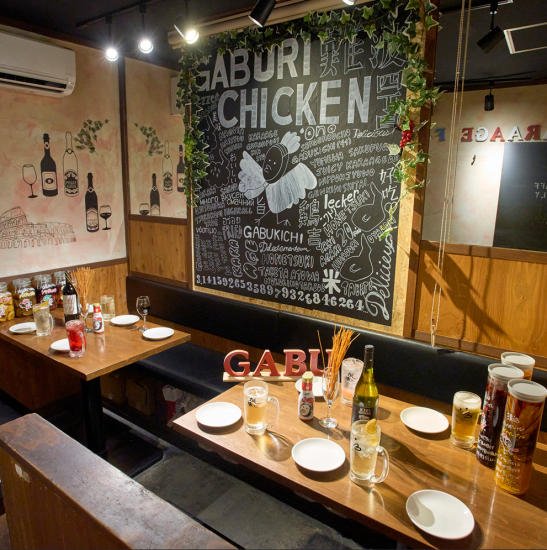 内装もお洒落なバルスタイル★難波でお気軽にサクッと飲めます♪