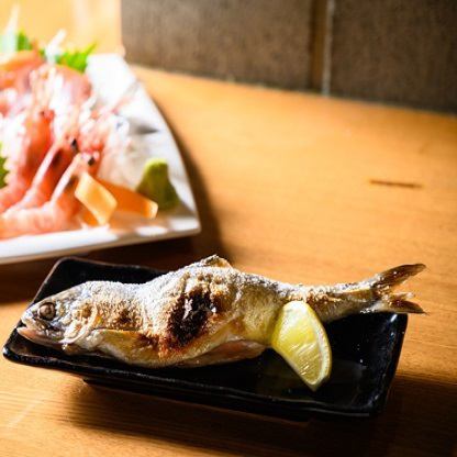 <June-August only> Freshwater fish with no habit! Chips from Lake Shikotsu are 550 yen ♪