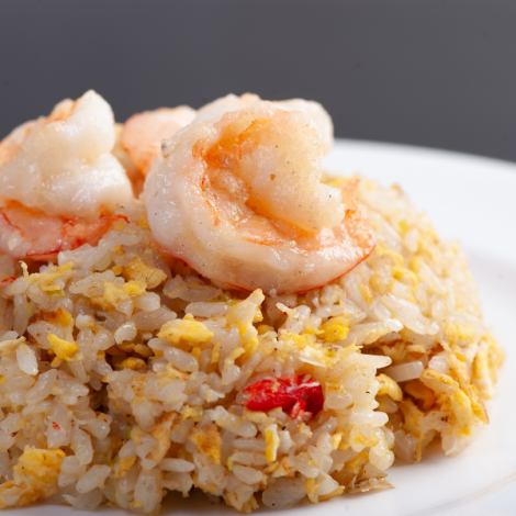 [Recommended for the final dish] "Seafood fried rice" with shrimp and crab, 1,320 yen (tax included)