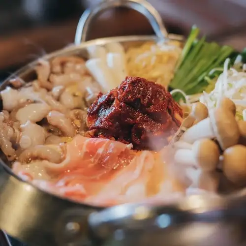 ナッチポックンとプデチゲの韓国鍋◎　具材たっぷりで食べ応え満点のおすすめ鍋料理です☆1,880円（税込）
