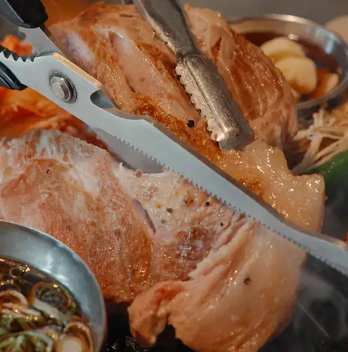 享用厚切五花肉