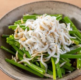 Whitebait covered with spring onions