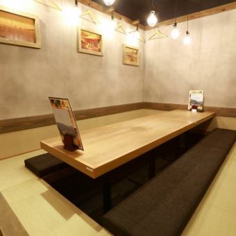 [完整的私人宴会厅，最多可容纳6人/ 10人，适合举办宴会或酒会，激发公司的主题！柔和的日本空间将创造一个有趣的时光。由于它是受欢迎的座位，请尽早预订。