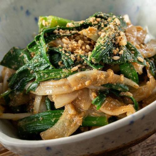 ニラと新玉葱の胡麻和え