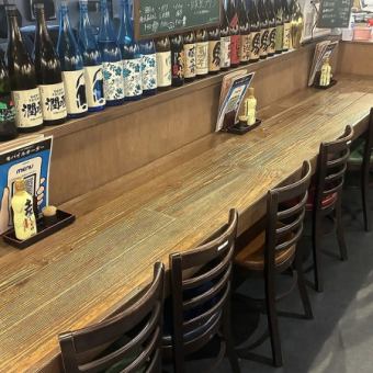 [Counter seats / 8 seats total] Perfect for when you want to have a drink and reset your work mode before heading home! Located inside the station building, our shop is ideal for a quick drink before catching your train.When you're tired from work, you often feel like, "I just want to have one drink to reset my work mode before going home."Perfect for a date.