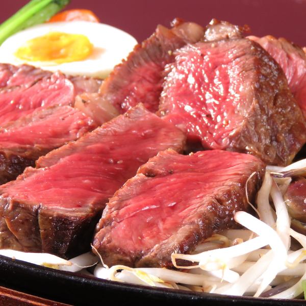 [29牛排]如果用高品質的紅肉和精湛的熱量烹飪，則具有軟鹹味的最佳牛排。1400日元〜
