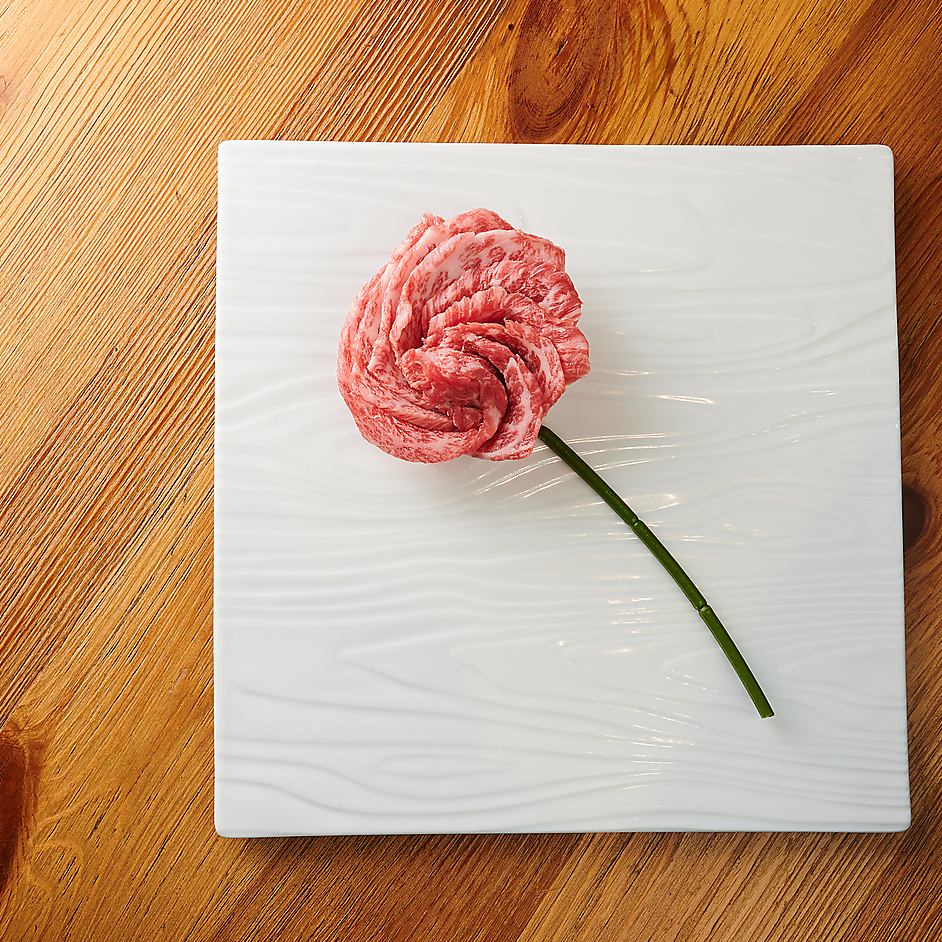 Meat flowers to celebrate a special occasion."Anniversary Course" 9,000 yen and more