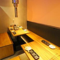 [Equipped with private rooms!] Atmosphere like a hidden private room at the back of the store ♪ Recommended for birthdays and anniversaries ◎ You can spend your time at work gatherings and circle friends with a sense of privacy! 4 people There are private rooms for up to 6 people ♪ * Depending on the reservation situation, we may not be able to guide you to the desired seat type.