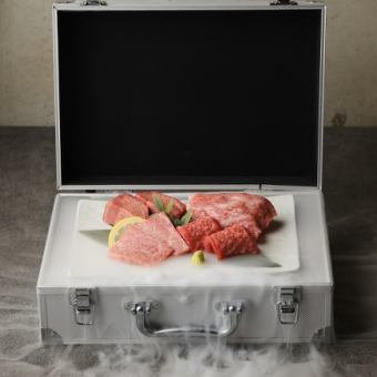 スタンダード焼肉居酒屋感覚食べ放題100種！ランチはソフトドリンク飲み放題付き！昼夜⇒4500円