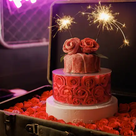 【アニバーサリープラン】メッセージ肉ケーキでお祝い!Specialプレミアム食べ放題 《7000円》