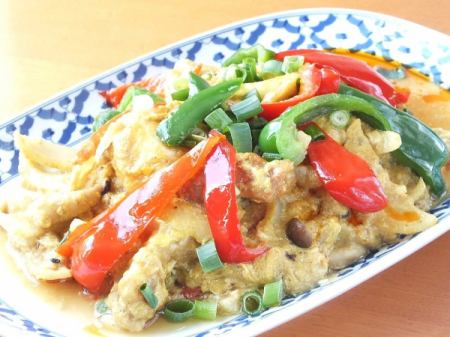 Poonim Pad Phong Curry (Stir-fried Soft Shell Crab with Curry)
