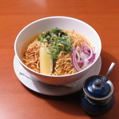 Khao soi (fried noodle curry sauce)