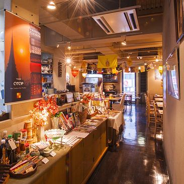 広島電鉄八丁堀駅から徒歩1分のところにある【サワディ　レモングラス　グリル】。広島市内のタイレストランとしてはもっとも長い20年以上の歴史を誇ります。アジアン情緒漂う店内。ゆったりとした時間を過ごせます。(サワディー/宴会/カウンター/タイ料理/女子会/トムヤムクン/パクチー/生春巻き/ガパオライス)