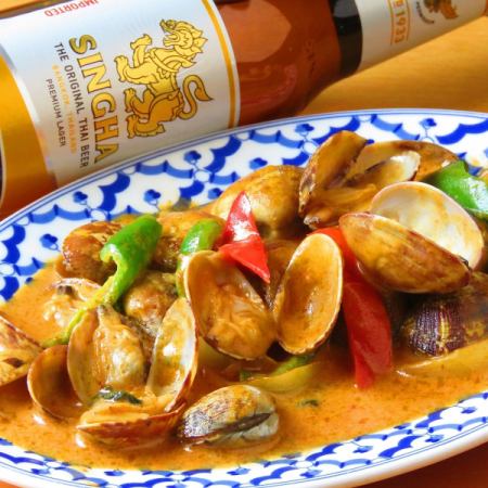 [Spring only] Stir-fried clam in chili in oil (Hoirai Pat Nampric Pao)