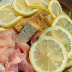 特製鶏ガラ出汁の鶏レモン鍋