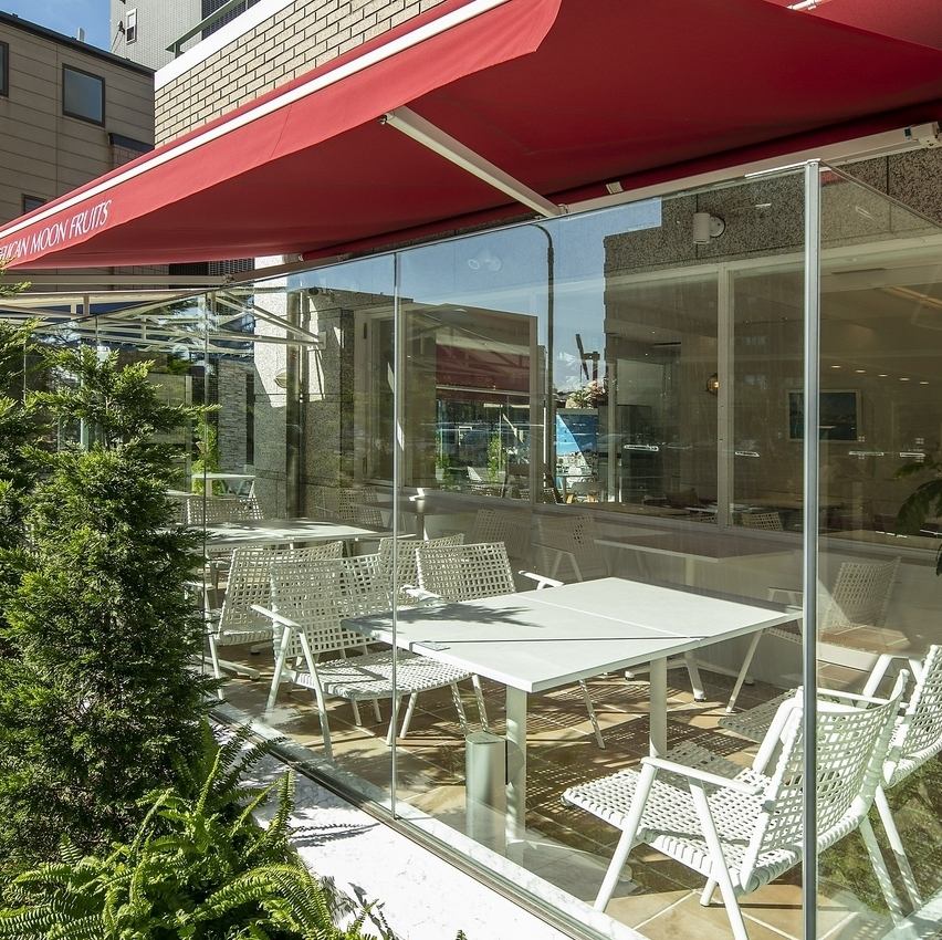 冷暖房完備のテラス席をご用意。非日常なゆったりとした時間を。