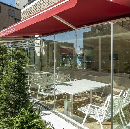 当店は冷暖房完備のテラス席のご予約も受付しております。自由で開放的な空間でお料理やドリンクをぜひお楽しみ下さい。