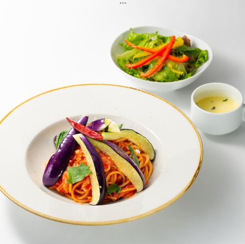 健康的で美味しい種類豊富なランチメニュー