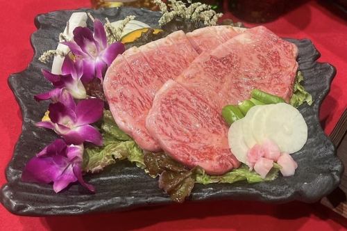 A5 Japanese Black Beef Sirloin Steak (100g) Minimum order is 200g.