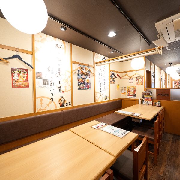 【駅から徒歩1分】ちょっと軽くお食事に、会社帰りの1杯に、デートや女子会、ご家族使い等にもどんなシーンにも対応してくれる居酒屋は八剣伝!!調理のライブ感と香ばしい香りを楽しめるカウンター席は特に人気。ゆったりと落ち着いた雰囲気の中、くつろぎのひとときをお過ごしください♪