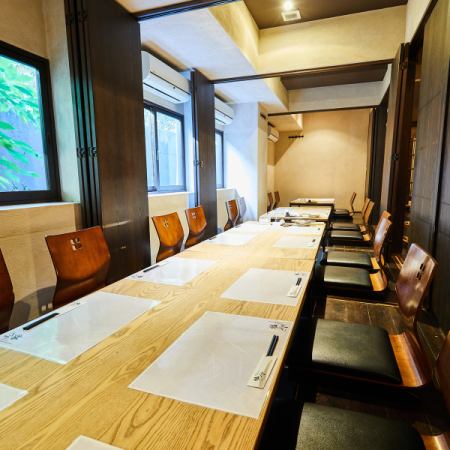 Group reservations for 10 to 15 people can also be guided in a private room.