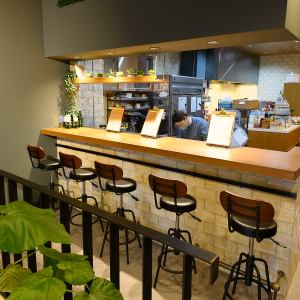<Counter, 5 seats in total> These counter seats are recommended for use as a cafe or bar in the evening.