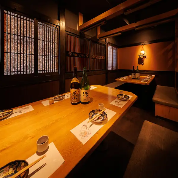 木の温もりが溢れる店内は2名様～大小様々なタイプの個室席をご用意しております♪個室空間は、川崎での接待や忘年会、歓迎会や送別会など各種宴会を演出致します♪テーブル席や座敷タイプの個室空間はお子様連れでも安心の広々とした個室空間となっております♪合コンや街コンの相談も◎個室居酒屋！
