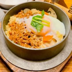 雙色石鍋飯（雞五子、肉丸、溫泉蛋）/石鍋飯（肉丸、溫泉蛋）