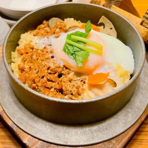 雙色石鍋飯（雞五子、肉丸、溫泉蛋）/石鍋飯（肉丸、溫泉蛋）