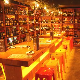 [Fashionable Italian bar] Inside the store like a fashionable cafe ♪ 30 kinds of wine are available! We also have a big table that can be used by a large number of people.
