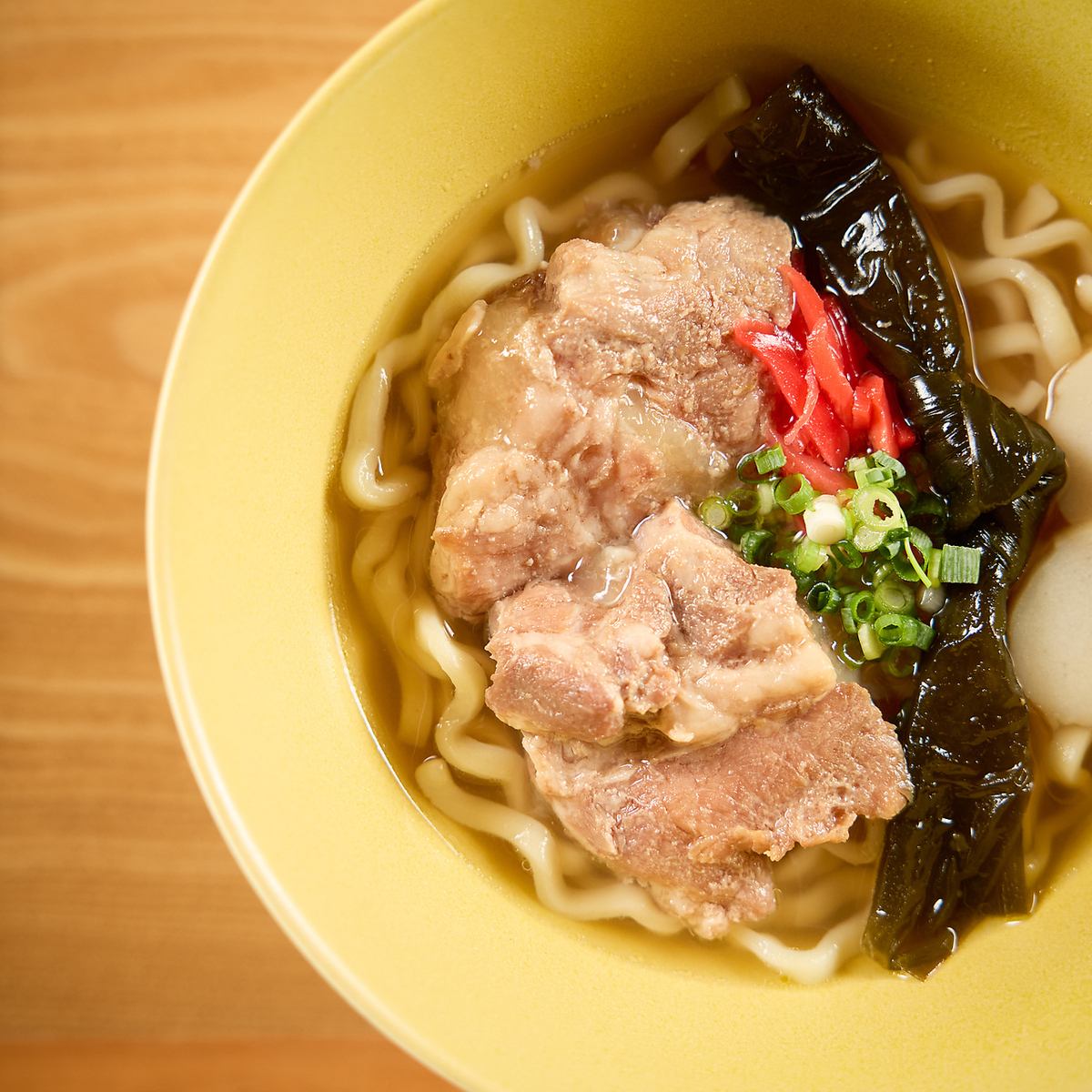 沖縄料理の数々と和の魅力が融合した特別な味わい、くつろげる空間でお待ちしています