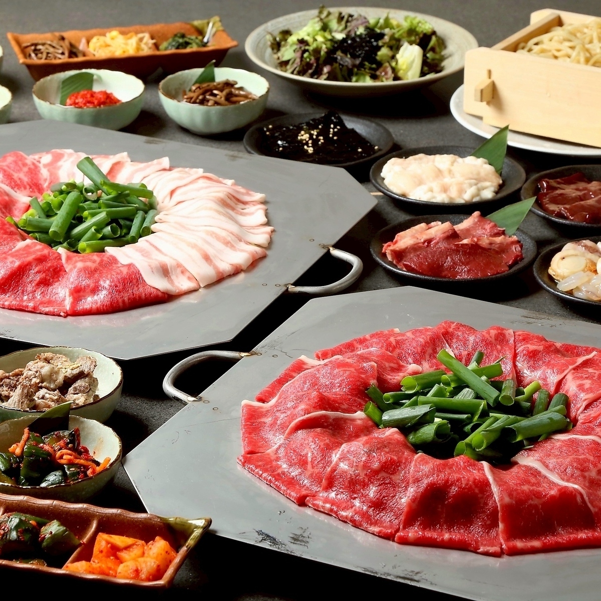 黒毛和牛に国産ポークを炊き肉専用鍋で!神戸牛もご用意♪