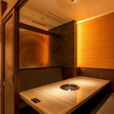 [Semi-private room] The semi-private room has two seats for 4 to 6 people.It can be used in various situations such as dates and family meals.