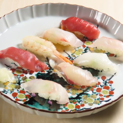 <If you can't decide, try this!> Chef's choice sushi with plum