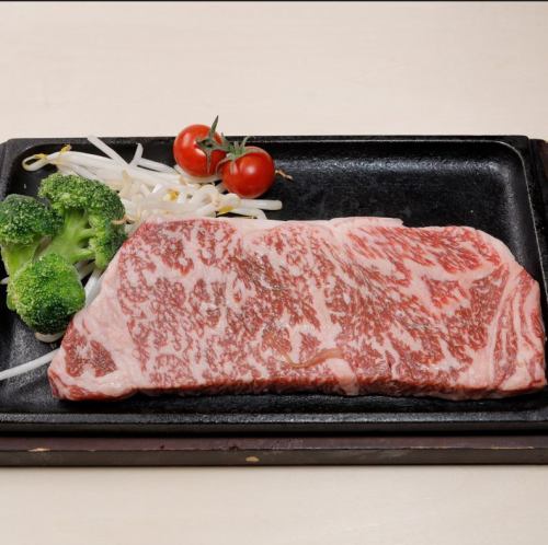 <Tastes nurtured by beautiful nature and climate> Noto beef thigh steak