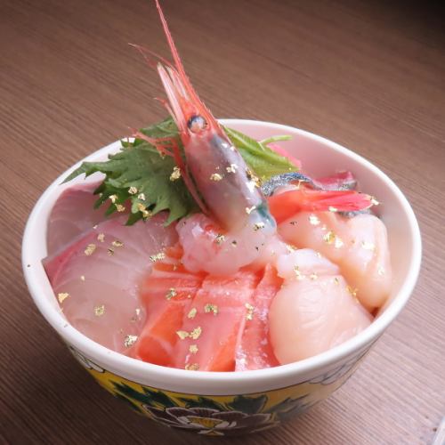 Mini-seafood on bowl