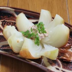 丸ごと玉葱のおかかクリームチーズ添え