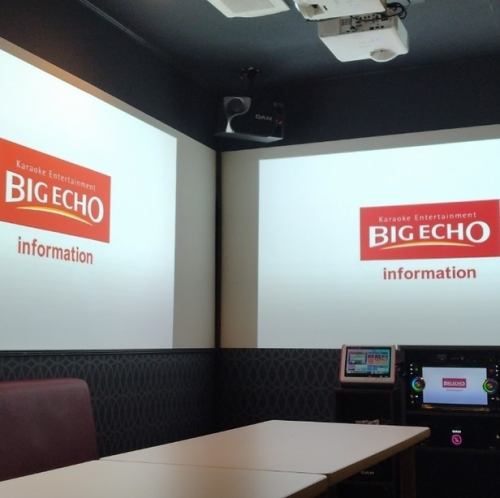 与一大群人一起享受