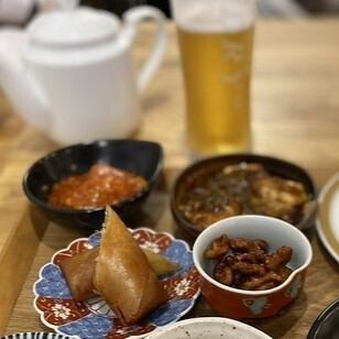 お酒に合う料理やランチ限定コースをご用意しております◎