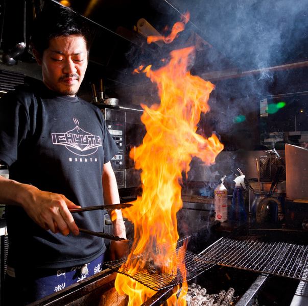 自慢の炉端焼きメニューが盛り沢山！店長自慢の料理をオススメ致します！