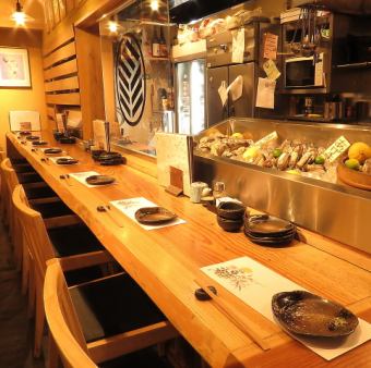 The counter where you can see the fireside grill in front of you is recommended ♪