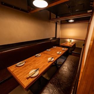 We have private rooms available, perfect for large parties.It's a space where you can enjoy yourself to your heart's content with like-minded friends without worrying about those around you.Enjoy a memorable banquet with carefully selected dishes in a relaxing Japanese atmosphere.